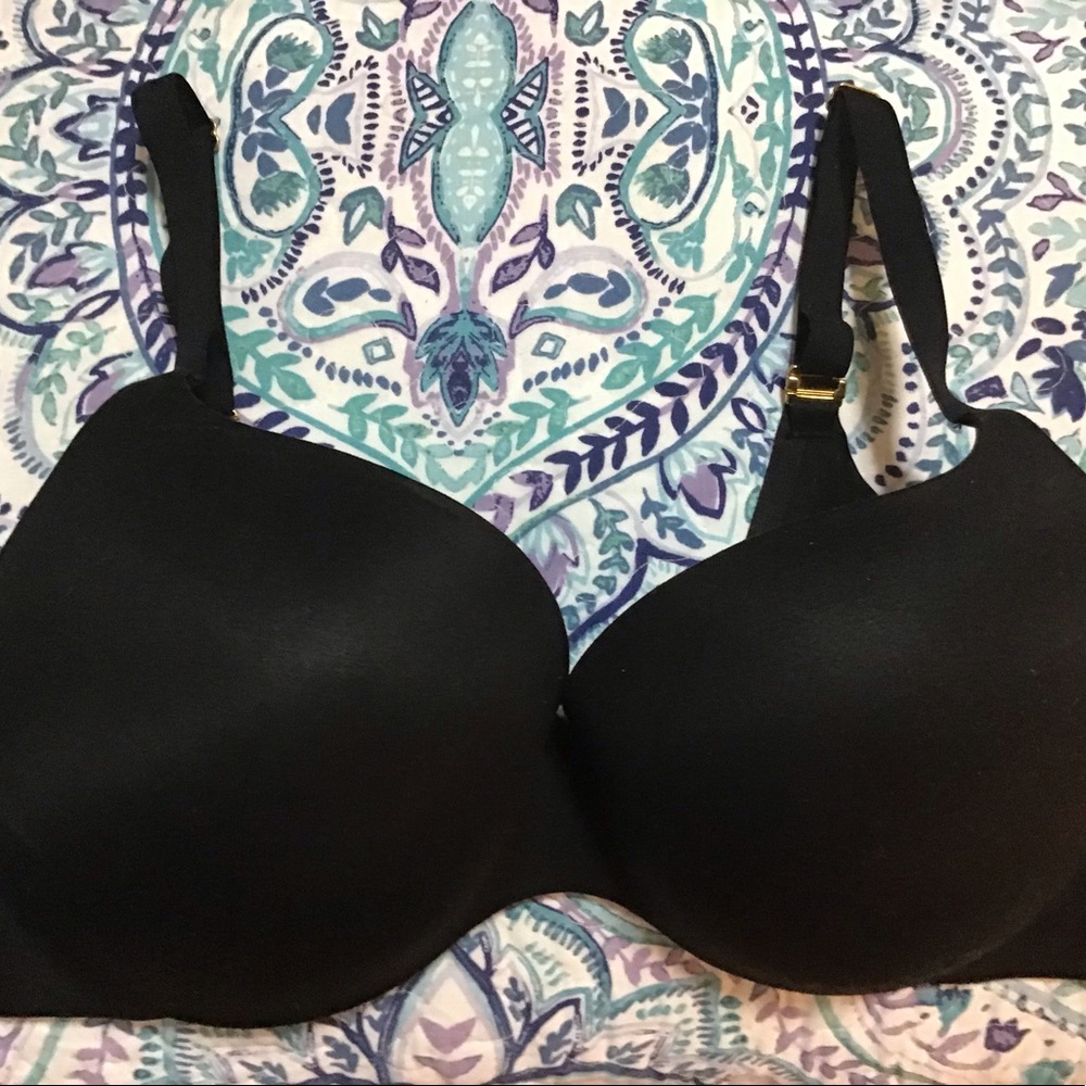 40C Victoria’s Secret Black bra